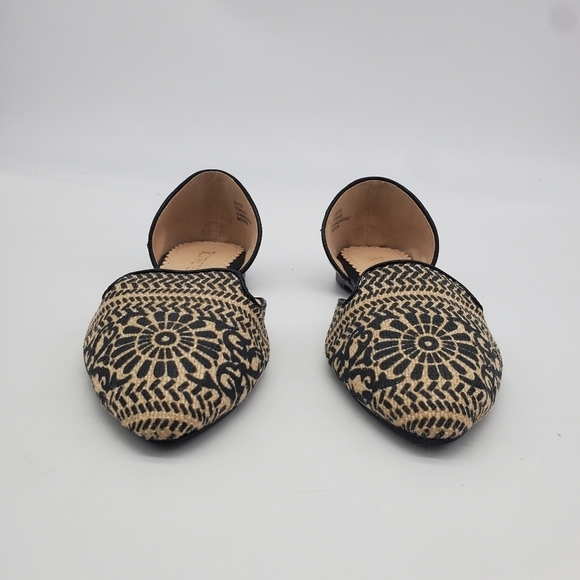Restricted Shoes Women's 7M Point Toe Flats - Picture 2 of 8